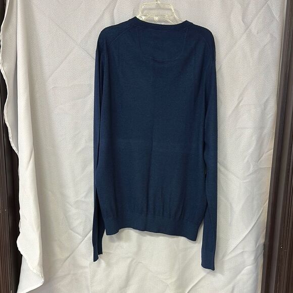 Men's V-Neck Sweater - Navy Blue - Picture 3 of 3